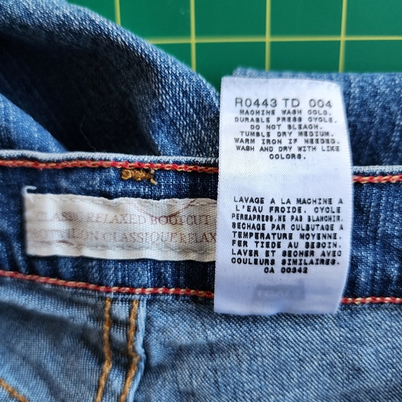 LEVI'S Relaxed Bootcut 550 Jeans - Picture 8 of 10